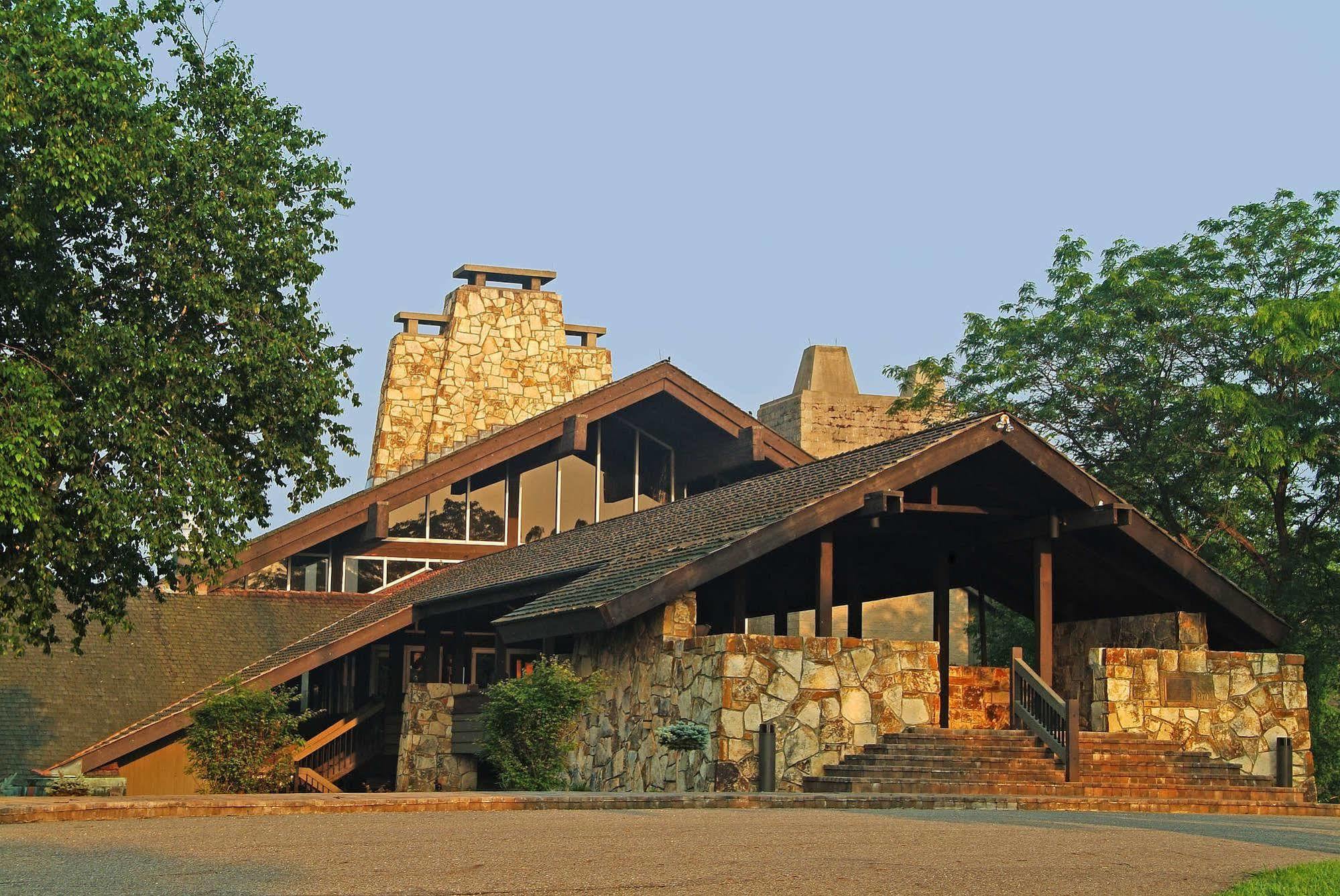 Salt Fork State Park Lodge And Conference Center Cambridge Bagian luar foto