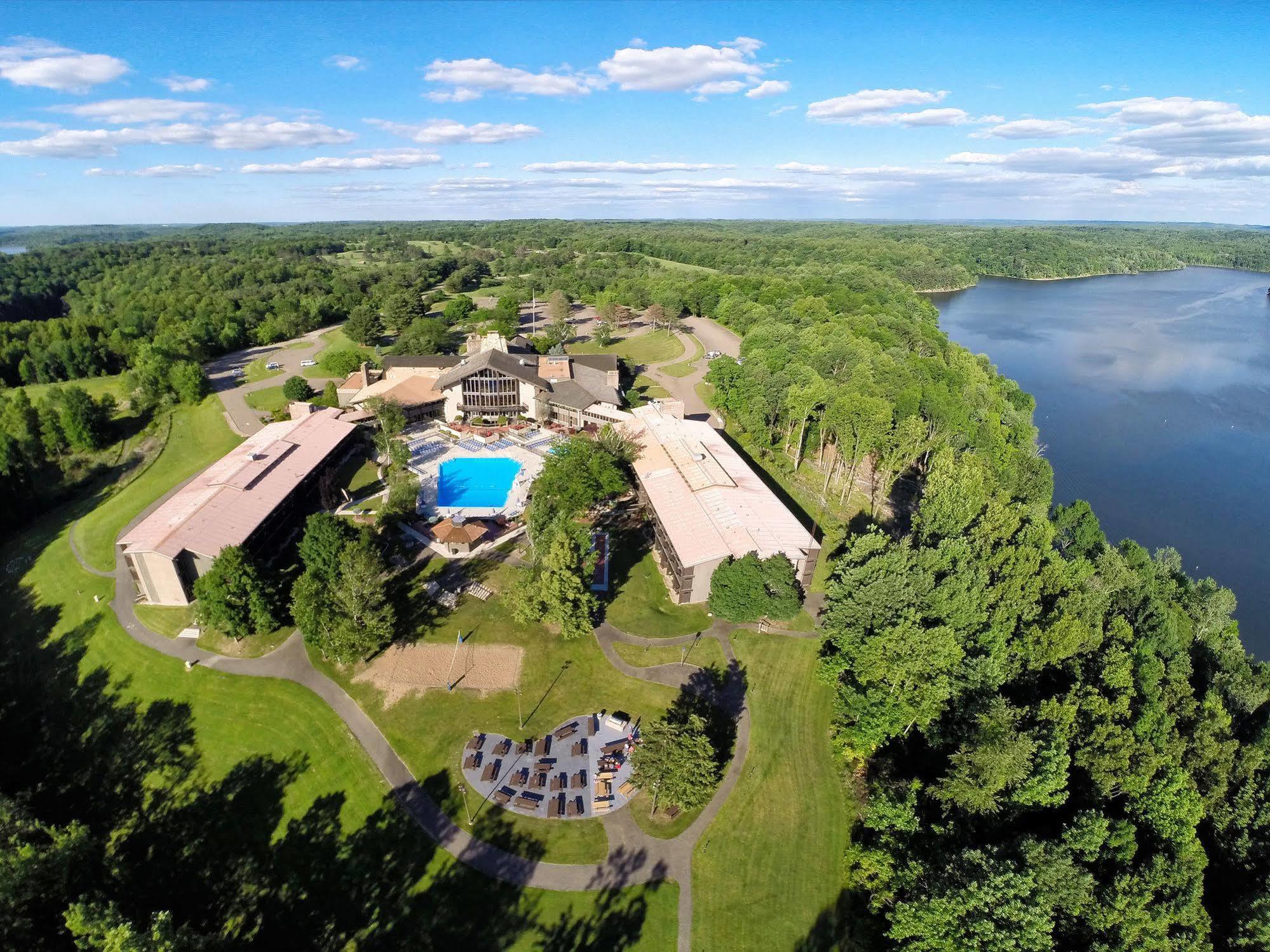 Salt Fork State Park Lodge And Conference Center Cambridge Bagian luar foto